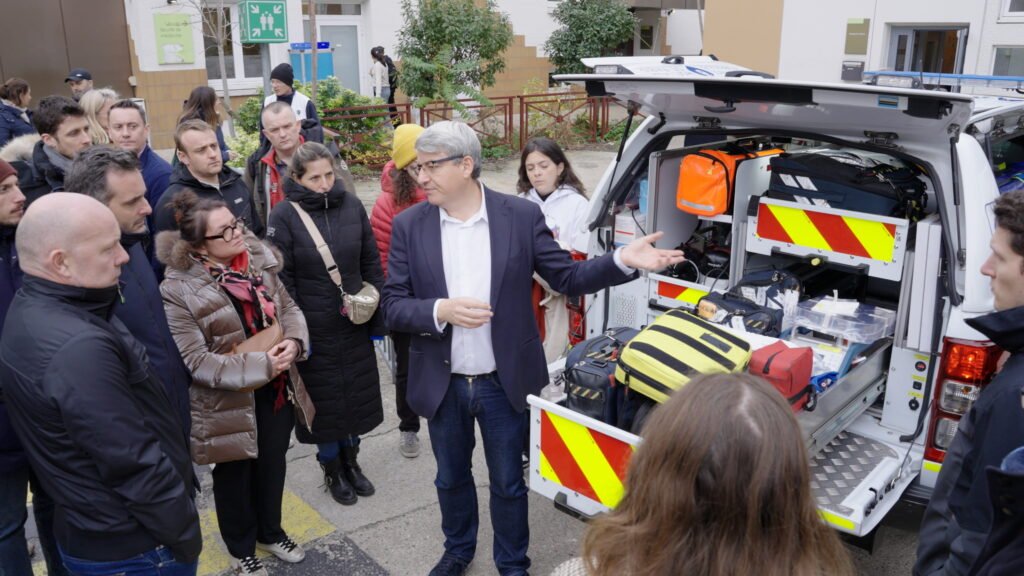 Paris Street Medics Keep Cardiac Arrest Patients Alive, using mobile ECPR and Helped by Handheld Ultrasound and AR