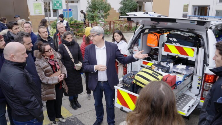 Paris Street Medics Keep Cardiac Arrest Patients Alive, using mobile ECPR and Helped by Handheld Ultrasound and AR